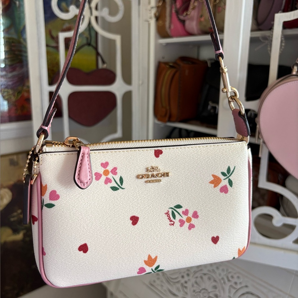 Coach Nolita 19